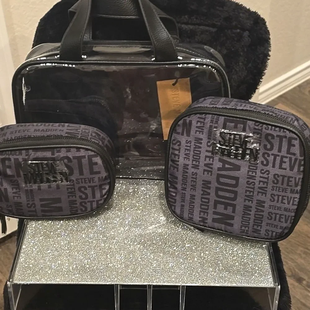 Steve Madden Logo/Clear Triple Compartment Weekender‎